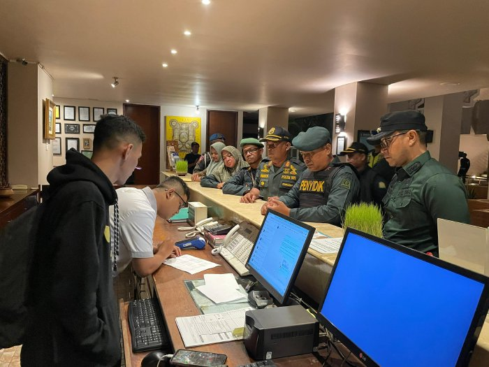 Tim Gabungan Satpol PP dan WH Aceh Besar Gelar Pengawasan Syariat Islam