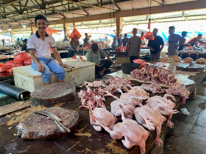 Harga Daging di Pasar Induk Lambaro Masih Stabil Jelang Idul Adha