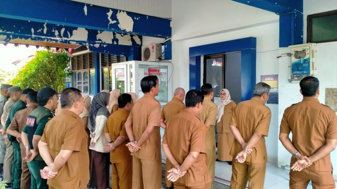 Pimpin Apel Perdana Pasca Lebaran, Plt Camat Kuta Alam Apresiasi Kehadiran Pegawai