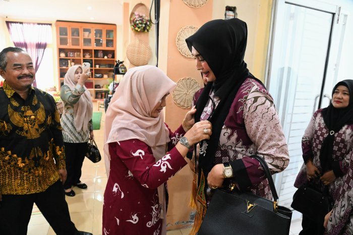 Wakil Ketua Dekranasda Aceh Besar Sambut Hangat Kunjungan Kerja IAD Kejati Aceh