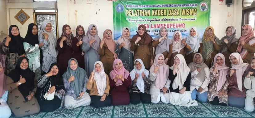 Camat Sukmawati Beri Pelatihan Kader Dasa Wisma di Gampong Lamseupeung