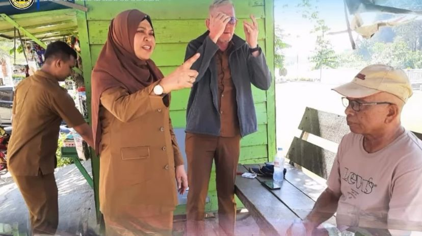 Camat Sukmawati Sosialisasi Pembongkaran Bangunan Liar pada Tanggul Krueng Aceh