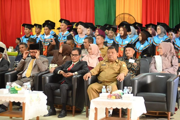 Staf Ahli Bupati Aceh Besar Hadiri Wisuda Diploma III Poliven Tahun 2025