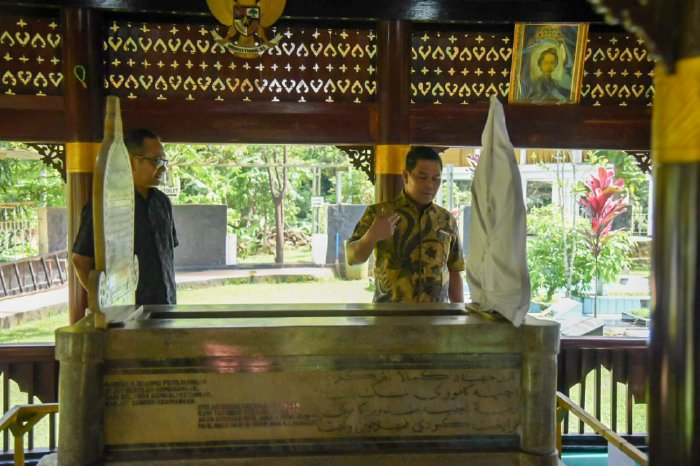 Bupati Aceh Besar Ziarah ke Makam Cut Nyak Dhien di Sumedang