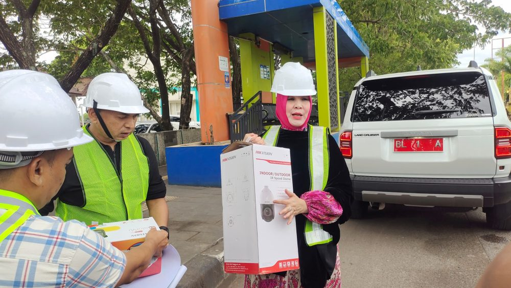 Wali Kota Illiza Pantau Pemasangan CCTV di Kawasan Ulee Lheu