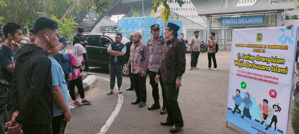Razia Busana oleh Muspika Banda Raya di Stadion Harapan Bangsa, Puluhan Warga Terjaring