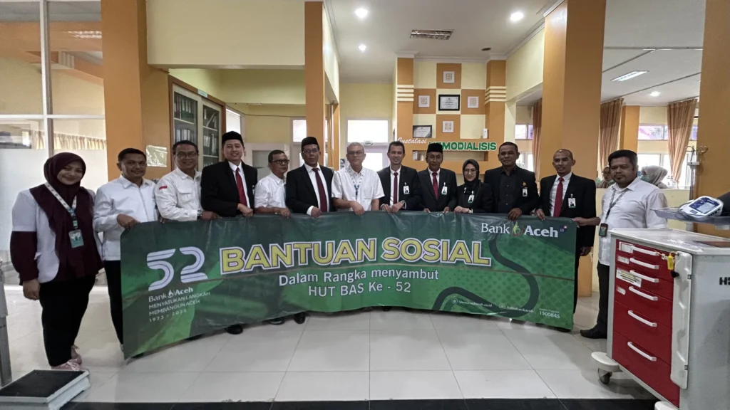 Sambut HUT ke-52, Bank Aceh Gelar Bakti Sosial ke Ruang Hemodialisa RSUD Meuraxa