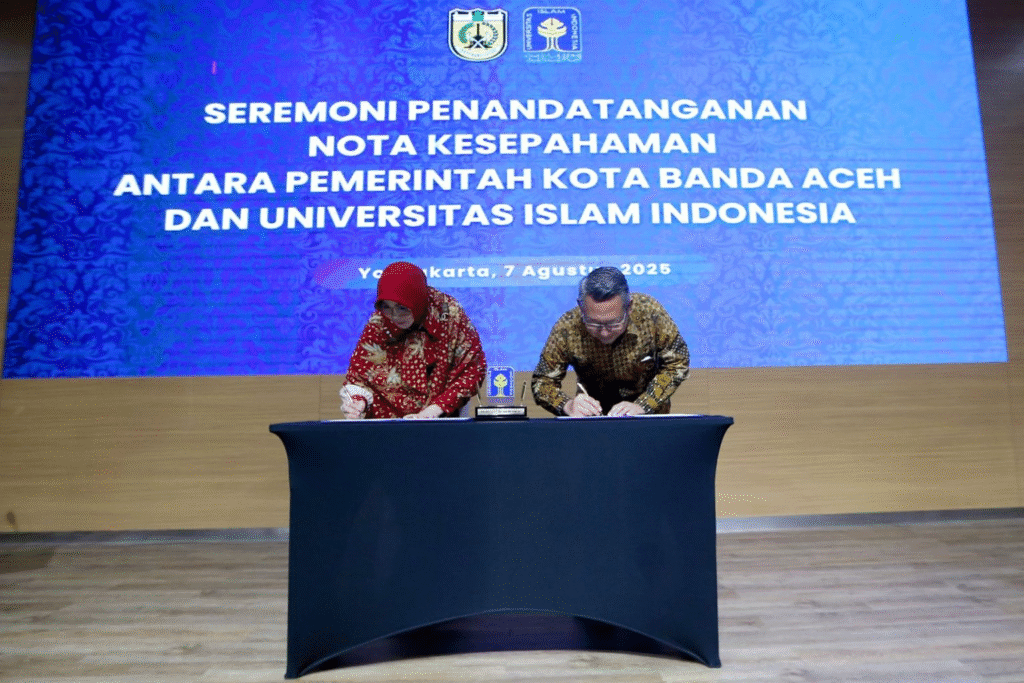 Wali Kota Illiza Teken MoU dengan Rektor UII Yogyakarta