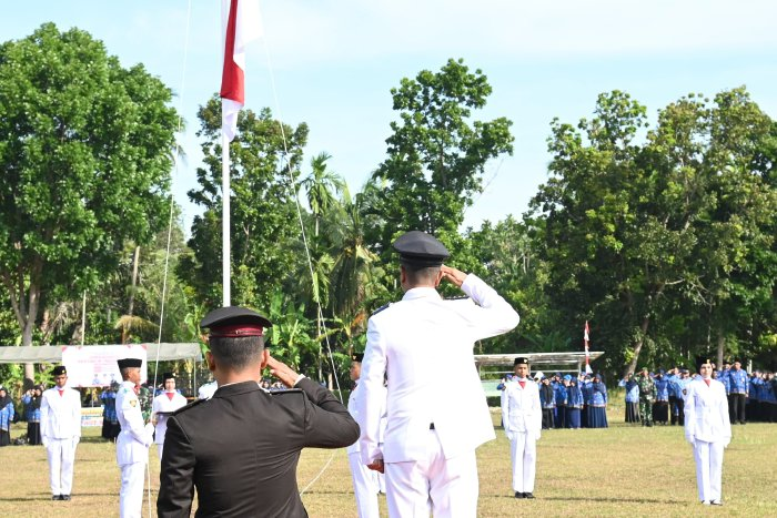 Camat Ingin Jaya Irup Upacara HUT ke-80 RI di Lubok