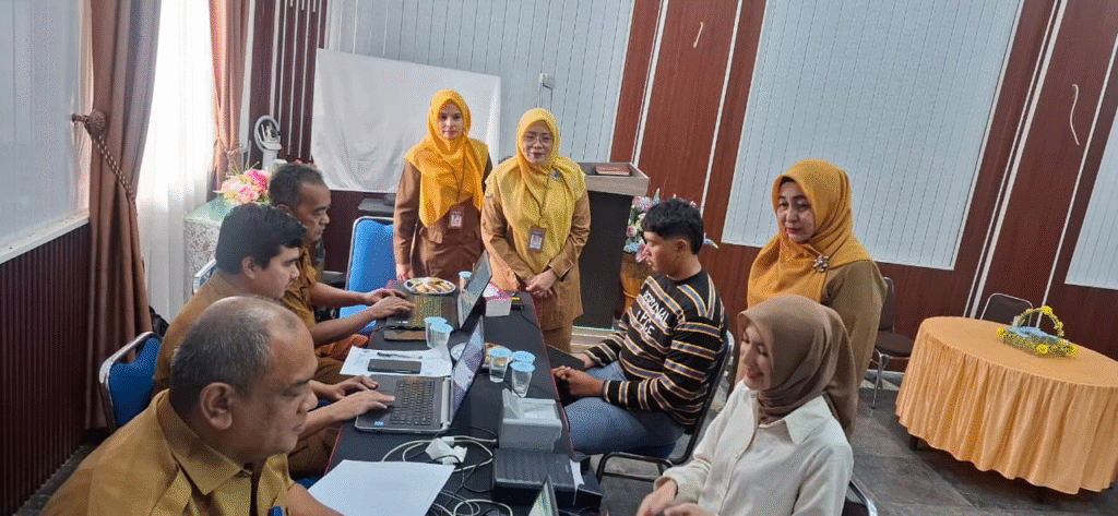 Disdukcapil Banda Aceh Jemput Bola Rekam KTP Pelajar SMAN 1