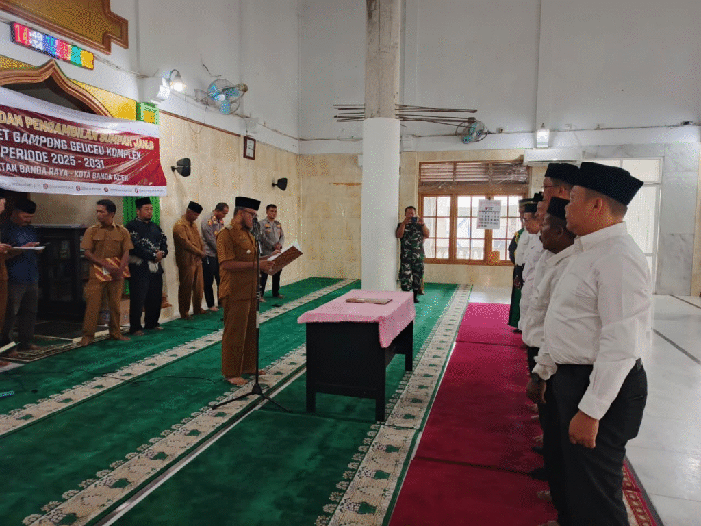 Camat Banda Raya Melantik TPG Geuceu Komplek Periode 2025-2031