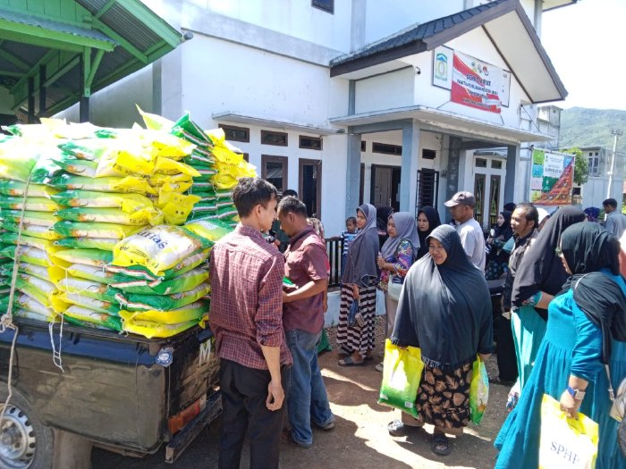 Dinas Pangan Aceh Besar Gelar Penjualan Beras SPHP Murah di Gampong Leu Ue