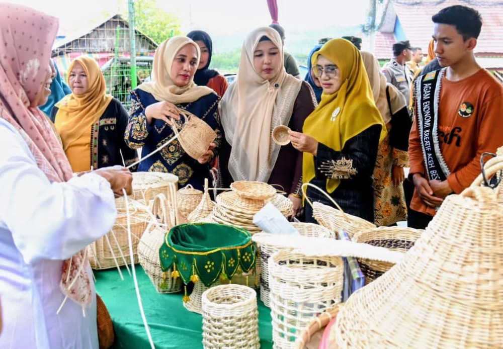 Dekranasda Aceh Besar Dorong Kebangkitan Sentra Anyaman Rotan Gampong Kueh