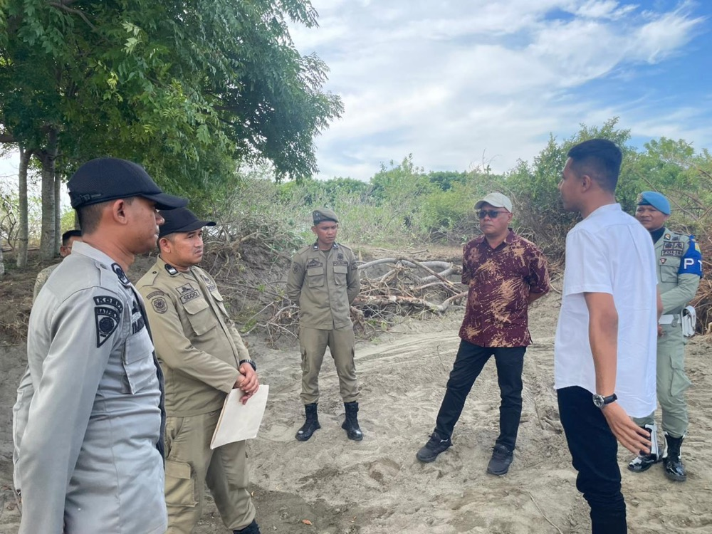 Terkait Laporan Masyarakat, Satpol PP dan WH Aceh Besar Turun ke Lokasi Pengurukan Pasir Laut di Baitussalam