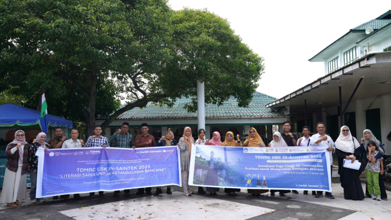 TDMRC USK Held the Tsunami Poles and EvaNami Socialization to Strengthen Disaster Preparedness under the IN-SAINTEK 2025 Program