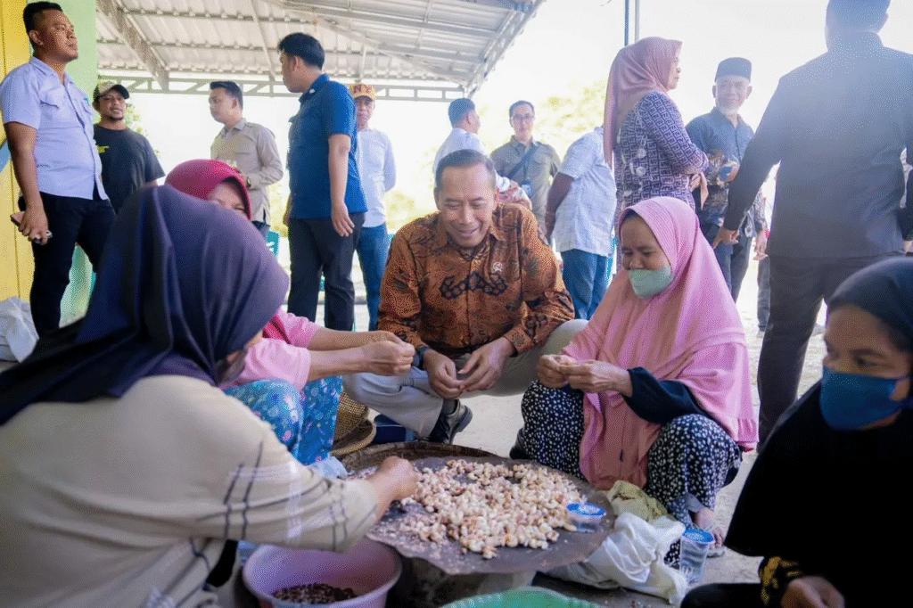 Kunjungi Buton Tengah: Wamen Fauzan Perkuat Sinergi Kampus, Pemda, dan Industri.