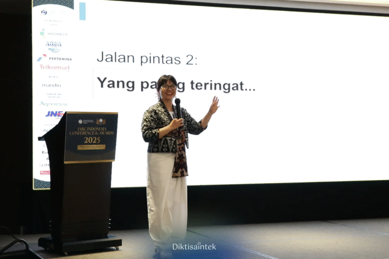 Wamendiktisaintek Tekankan Literasi Digital dan Pemahaman Akar Hoaks dalam Konferensi IABC Indonesia 2025