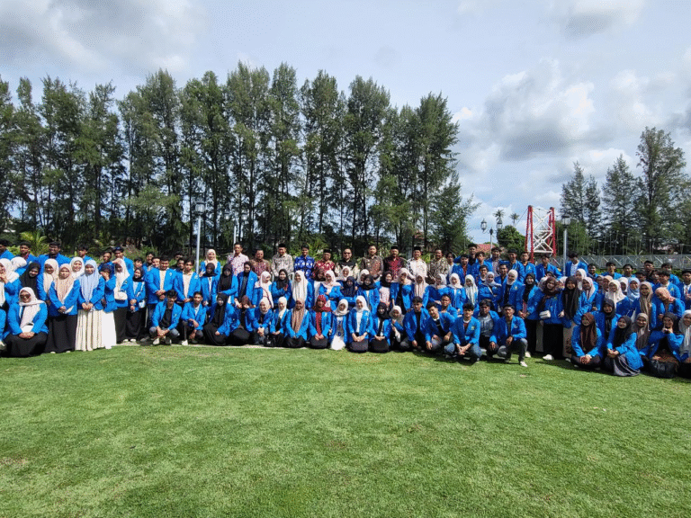 Mahasiswa KPM Lueng Bata Resmi Dipulangkan, Camat Apresiasi atas Dedikasi Selama 45 Hari