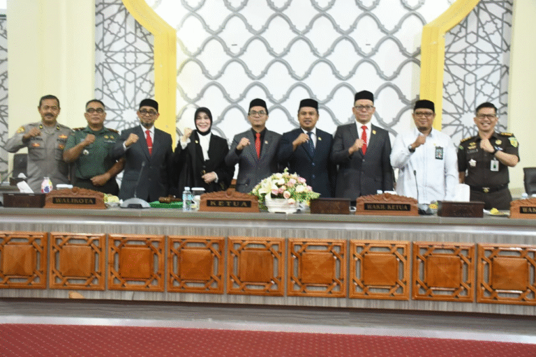 Wali Kota Serahkan Rancangan Qanun APBK 2026 ke DPRK Banda Aceh