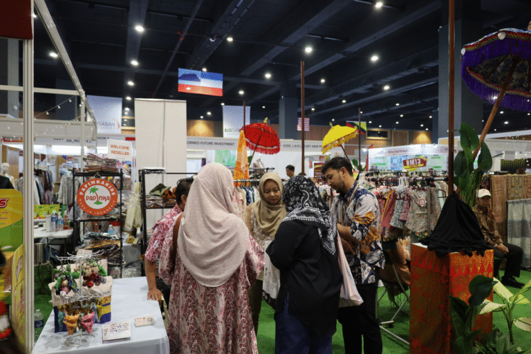Paviliun Indonesia Perkuat Kolaborasi Ekonomi dan Promosi Produk UMKM pada Big Sabah Sale 2025 di Kota Kinabalu
