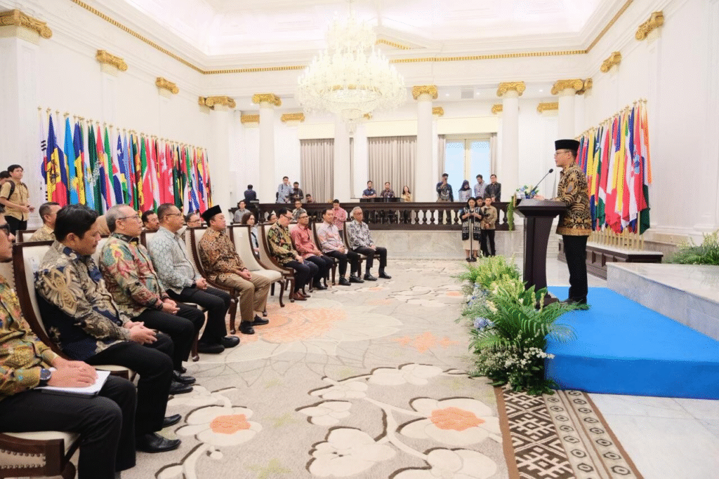 Kementerian Luar Negeri Terima Sertipikat Tanah Aset Negara Eks Kedutaan Besar Inggris