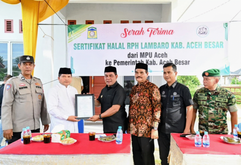 Pemkab Aceh Besar Terima Sertifikat Halal RPH Lambaro dari MPU Aceh