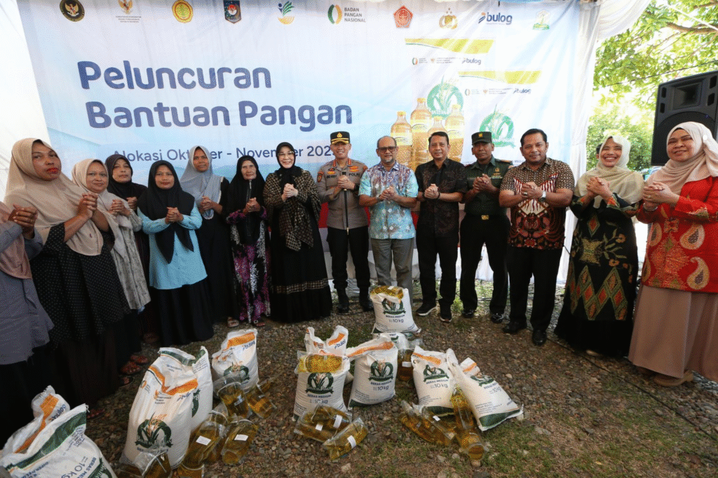 Pemko Salurkan Bansos Beras dan Minyak Goreng Kepada Warga, Ini Harapan Illiza