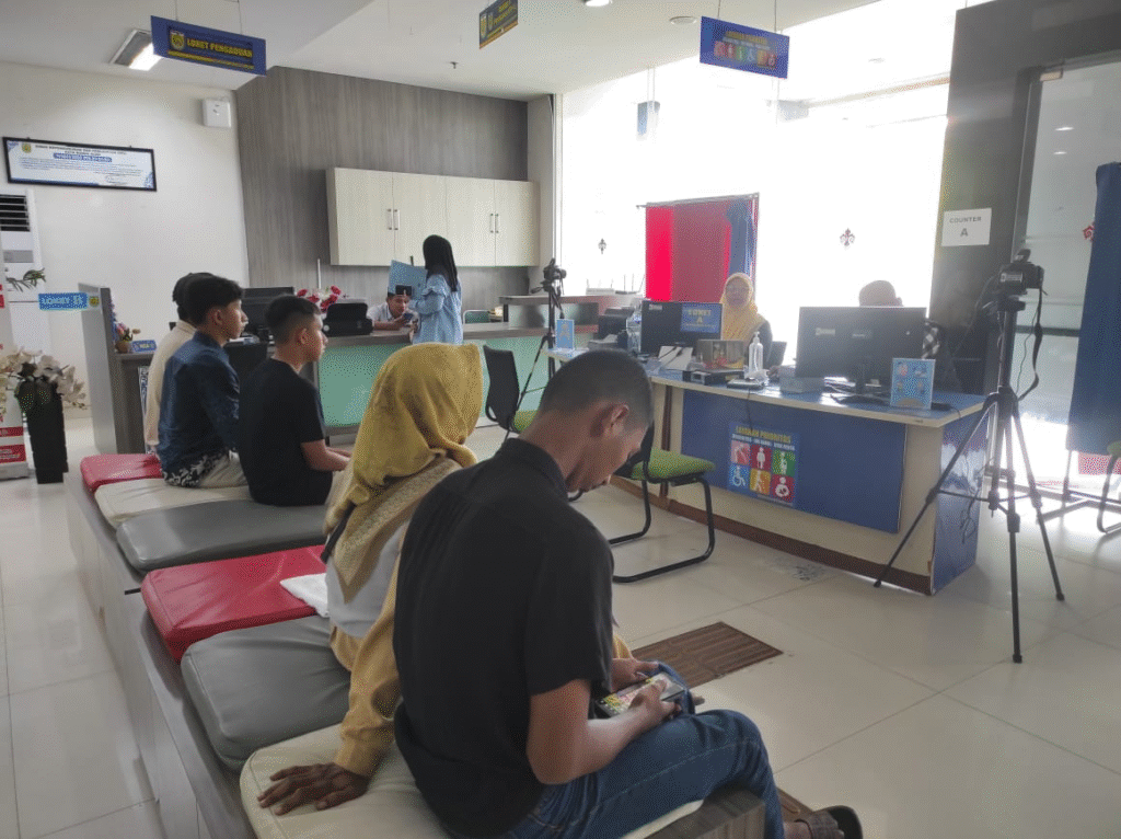 Antusias Masyarakat Tinggi, Layanan Adminduk Disdukcapil Banda Aceh Ramai di Awal Tahun
