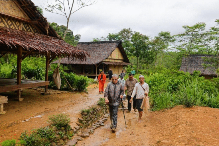 Sekjen Kemenkes Kunjungi Baduy Jelang Tahun Baru, Gelar Cek Kesehatan Gratis