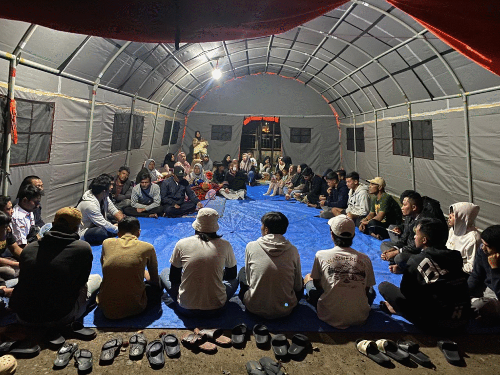 Perbaikan Jaringan Telekomunikasi Menguatkan Komunikasi Pengungsi di Aceh Tengah