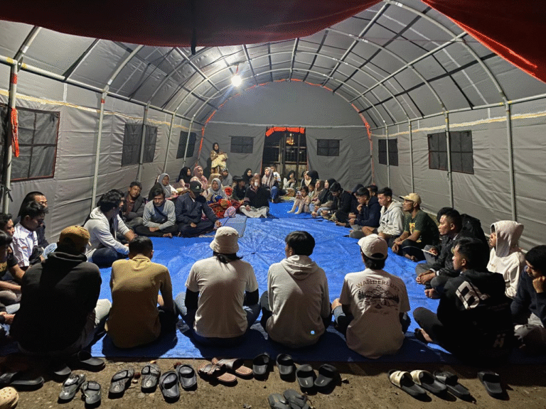 Perbaikan Jaringan Telekomunikasi Menguatkan Komunikasi Pengungsi di Aceh Tengah