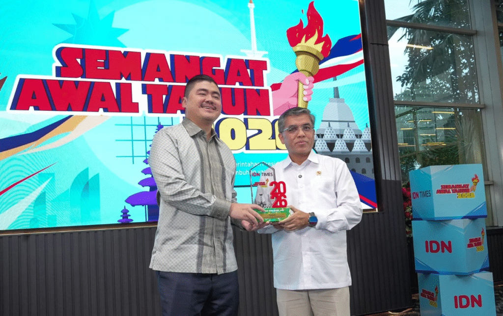 Menaker Yassierli Terima IDN Times Inspiring Newsmaker Award 2025