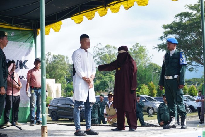 7 Pelaku Pesta Miras dan Pesta Seks di Aceh Besar Dicambuk