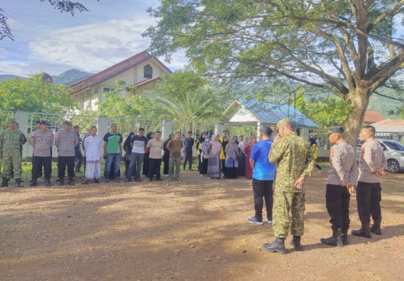 Jelang Ramadhan 1447 H, Forkopimcam Darul Kamal Kompak Bersihkan Masjid Jamik Baitul Kiram
