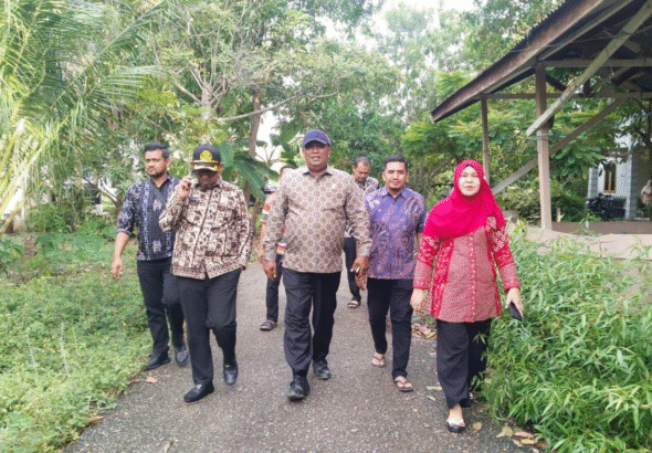 Sekda Jalaluddin Tinjau Kebakaran Dayah di Gampong Ceurih