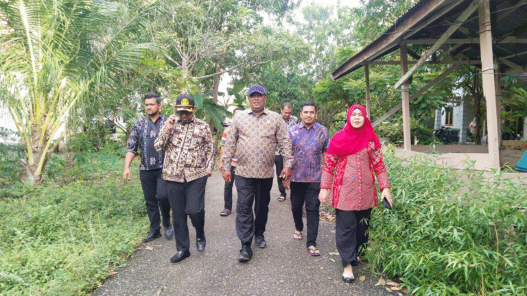 Sekda Jalaluddin Tinjau Kebakaran Dayah di Gampong Ceurih