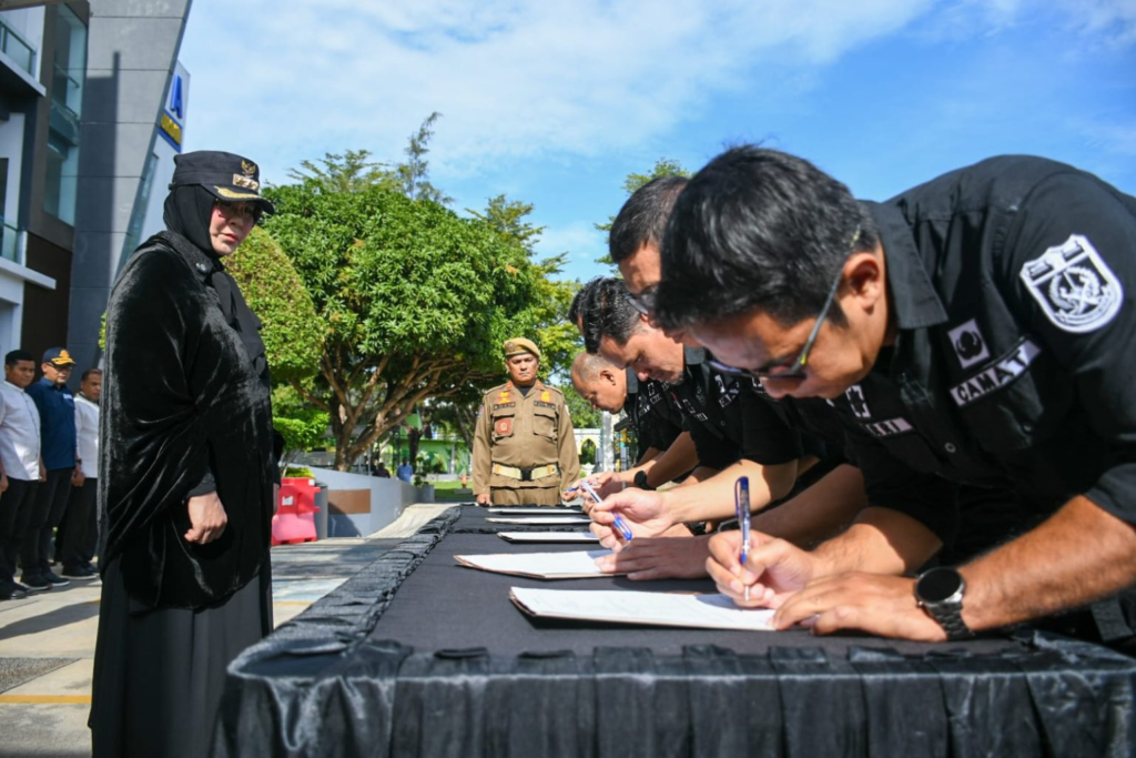 Illiza Lepas 50 Petugas Satpol PP/WH ke 5 Kecamatan