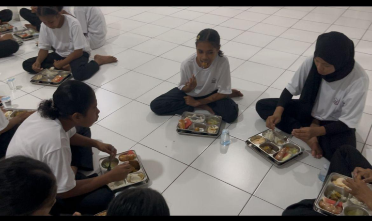 Anisa dan Kisah Toleransi Ramadan di Sekolah Rakyat Kupang