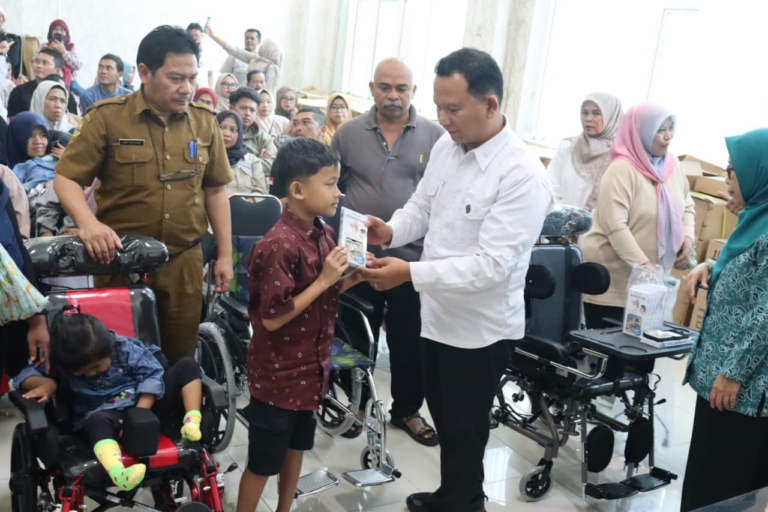 Bantuan Rp100 Miliar Disalurkan, Gus Ipul Pastikan Penanganan Korban Bencana Aceh Timur