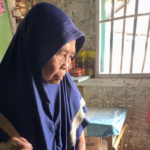 Kisah Nenek Mas Amah: Berjuang di Usia Senja Demi Masa Depan Cucu