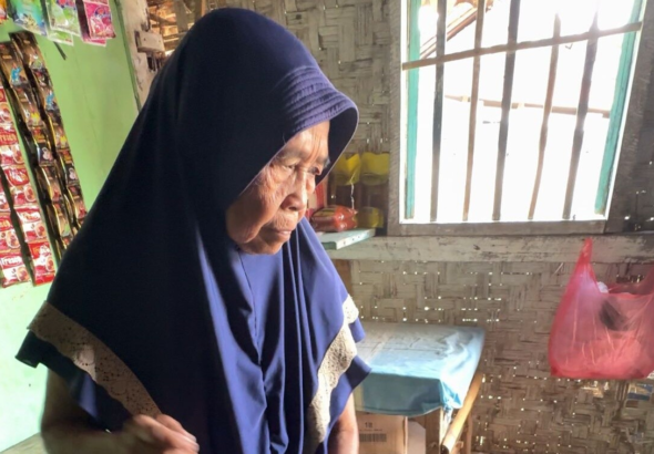 Kisah Nenek Mas Amah: Berjuang di Usia Senja Demi Masa Depan Cucu