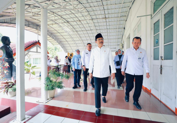 Tinjau Calon Lokasi Sekolah Rakyat di Curug, Gus Ipul Lihat Potensi Rintisan hingga Permanen