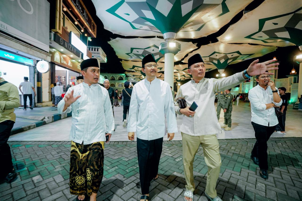 Ke Pasuruan, Gus Ipul Nikmati Indahnya Malam di Bawah Payung Madinah