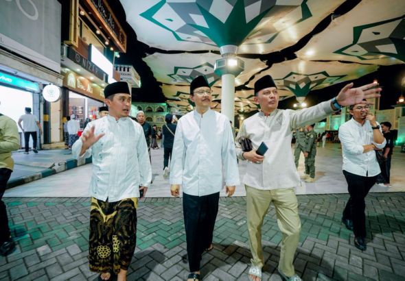Ke Pasuruan, Gus Ipul Nikmati Indahnya Malam di Bawah Payung Madinah