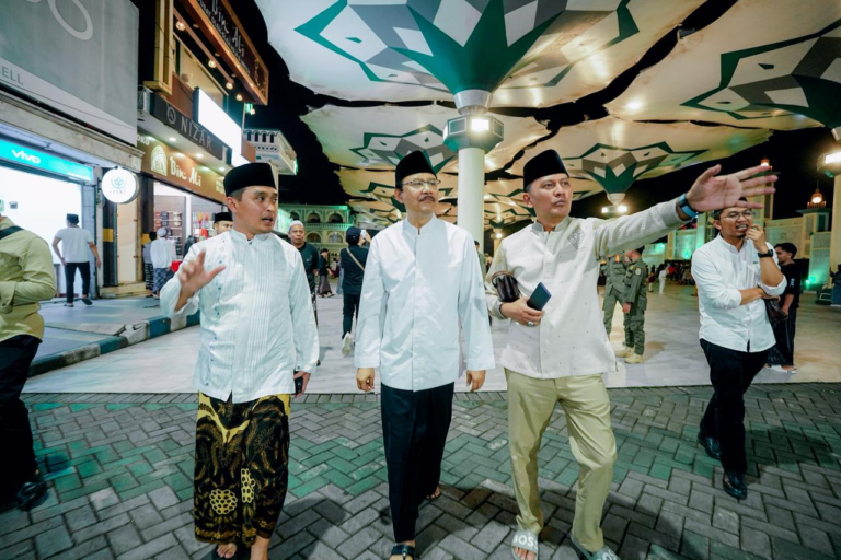 Ke Pasuruan, Gus Ipul Nikmati Indahnya Malam di Bawah Payung Madinah