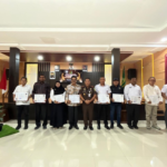 Kajari Aceh Besar Beri Penghargaan Kepada Instansi Pendukung Kemajuan Penegakan Hukum