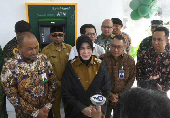 Illiza Resmikan Operasional ATM Drive Thru Bank Aceh Syariah