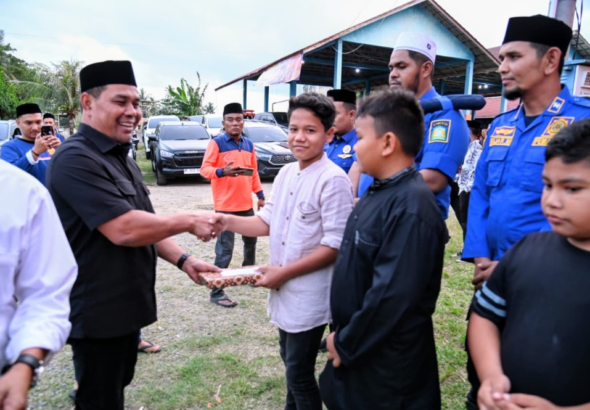 Bupati dan Wakil Bupati Aceh Besar Buka Puasa Bersama Anak Yatim dan Relawan Kebencanaan di Pos Damkar