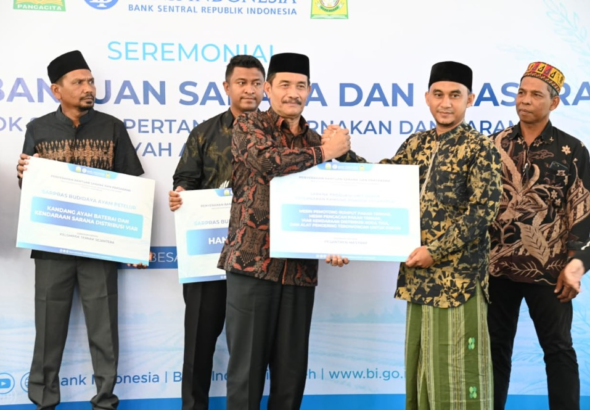 Pemkab Aceh Besar Perkuat Ekonomi Rakyat, Salurkan Bantuan Sarana Produksi untuk Petani dan Peternak