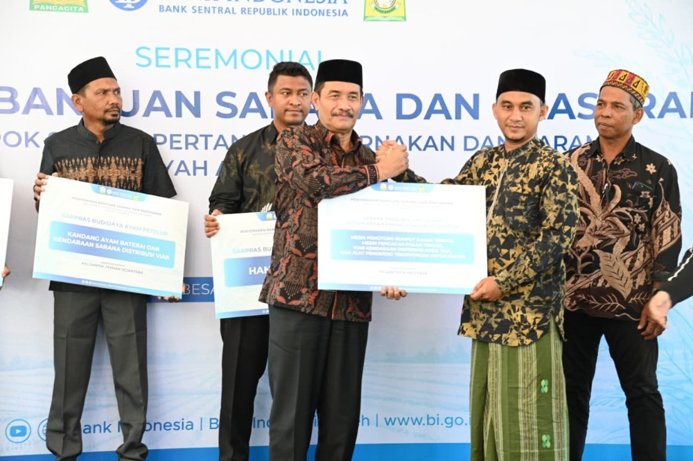 Pemkab Aceh Besar Perkuat Ekonomi Rakyat, Salurkan Bantuan Sarana Produksi untuk Petani dan Peternak